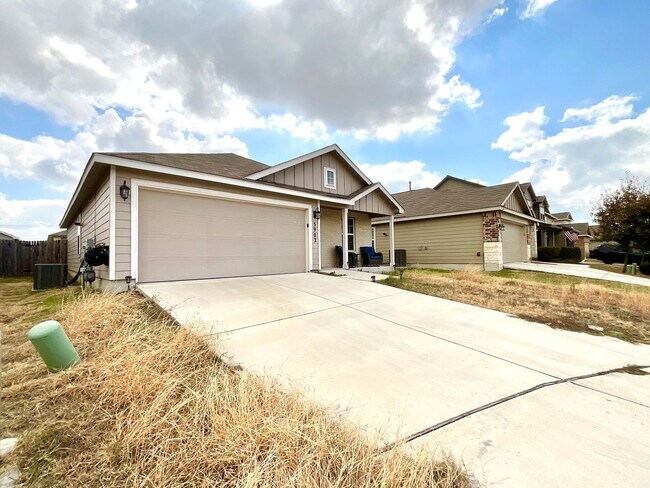 Building Photo - **APPLICATION RECEIVED** Spacious & Charming 3-Bedroom Home with 2-Car Garage, Fenced Yard & Prim...