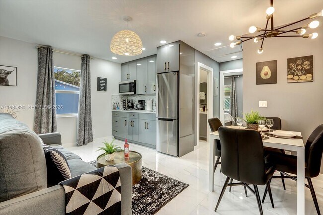 Building Photo - 2302 Taylor St