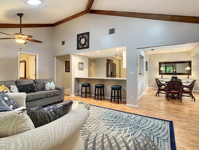 Building Photo - 697 St Andrews Cir