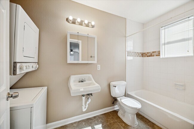 Foto del edificio - 1225 W 25th St