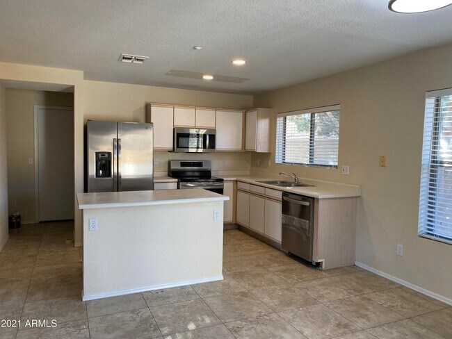 Foto del edificio - 7500 E Deer Valley Rd