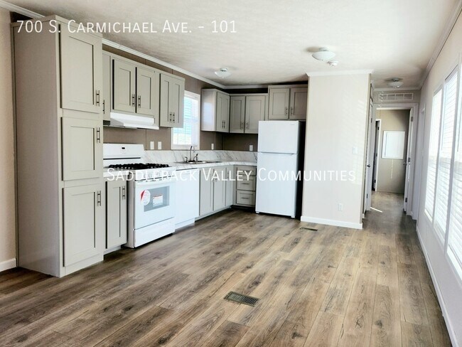 Building Photo - 700 S Carmichael Ave