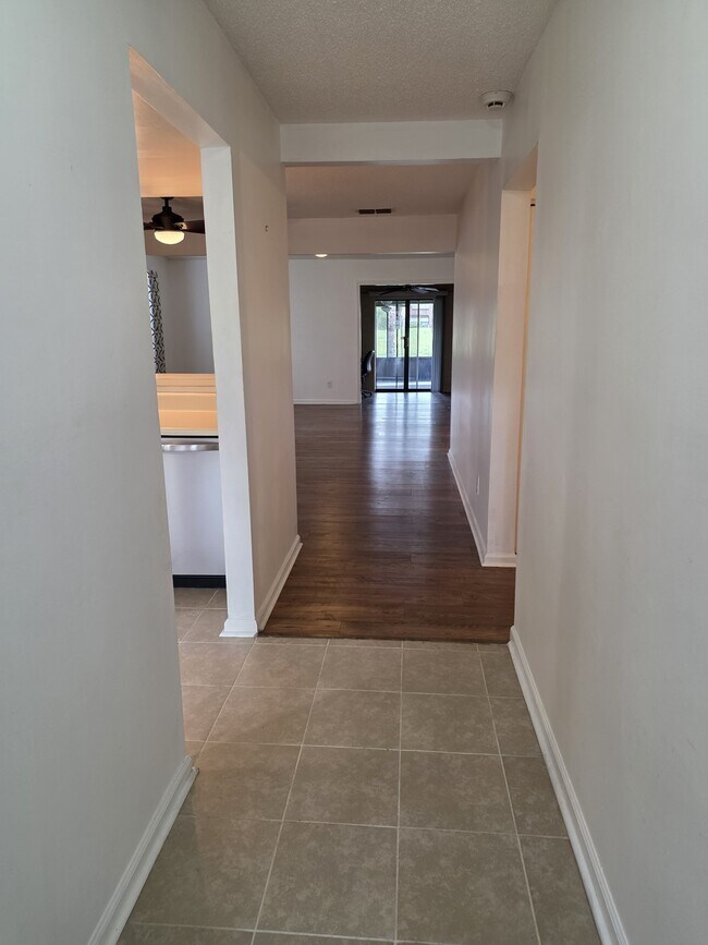 Foto del edificio - 35086 Whispering Oaks Blvd