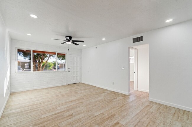 Building Photo - NEWLY REMODELED HOME NEAR TMC MAIN CAMPUS!