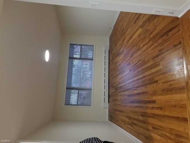 Building Photo - 2 br, 1 bath Apartment - 3017 Barnes Ave