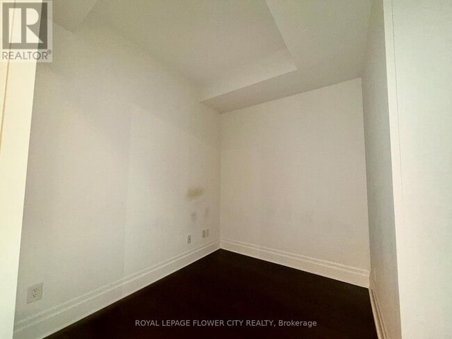 Building Photo - 111-111 Upper Duke Crescent