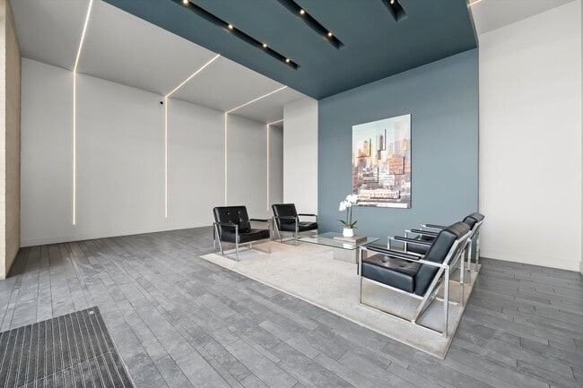 Foto del edificio - 367 W Locust St