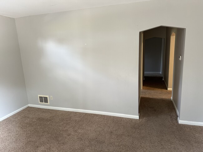 Building Photo - 21 Montvale Ct