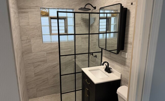 Foto del edificio - 1726 N Artesian Ave