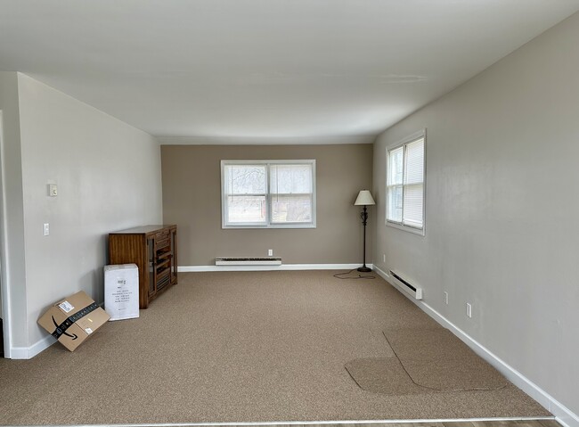 Building Photo - 226 Maple St