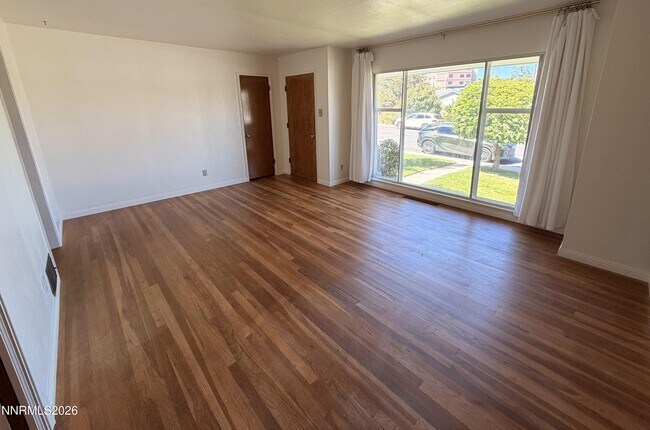 Building Photo - 751 Balzar Cir