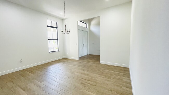 Foto del edificio - 4885 Corrado Ave