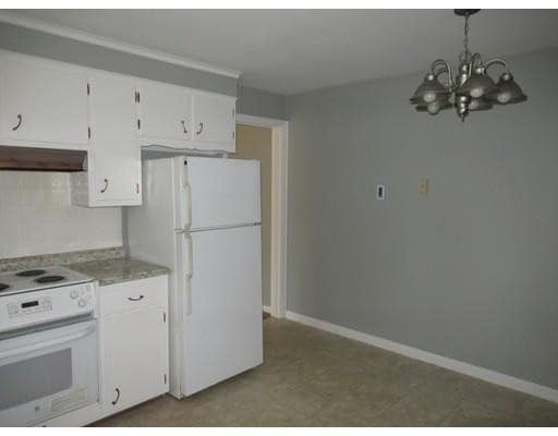 Building Photo - 561 Williams St