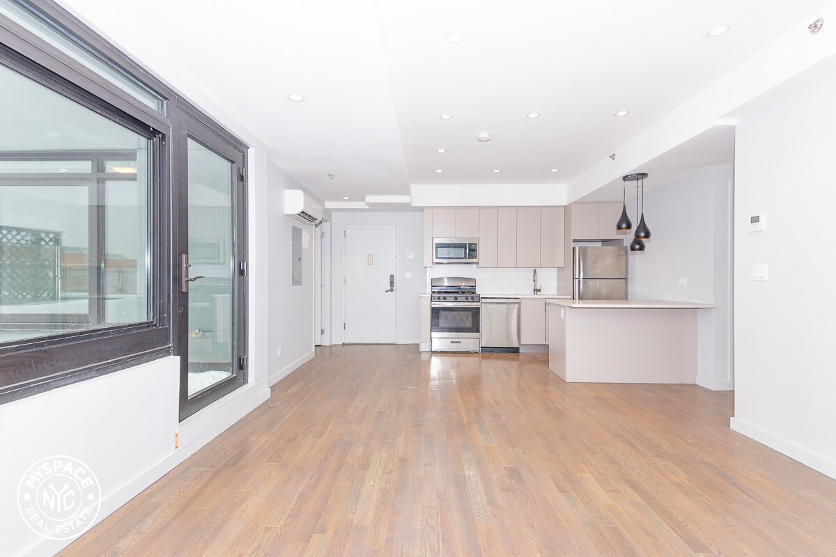 Primary Photo - 594 Bushwick Ave