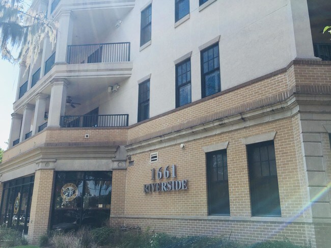 Foto del edificio - 1661 Riverside Ave