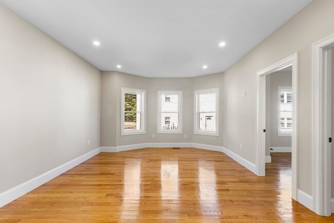 Building Photo - 31 Woodale Ave