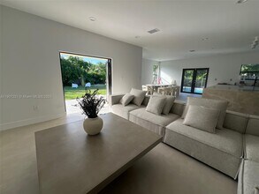 Building Photo - 12790 SW 91 Ave