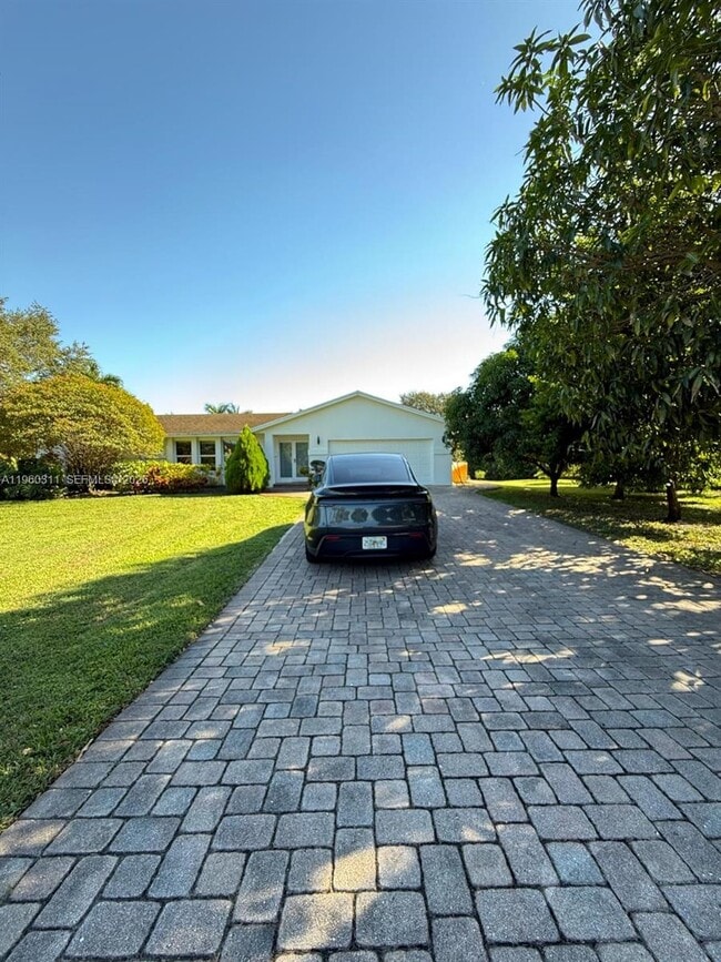 Foto del edificio - 11030 SW 42nd Ct