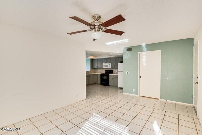 Building Photo - 1644 E Villa Maria Dr