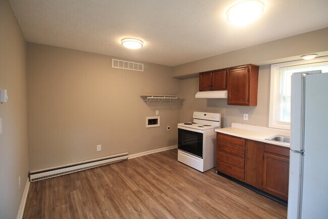 Building Photo - 115 Queensway Dr