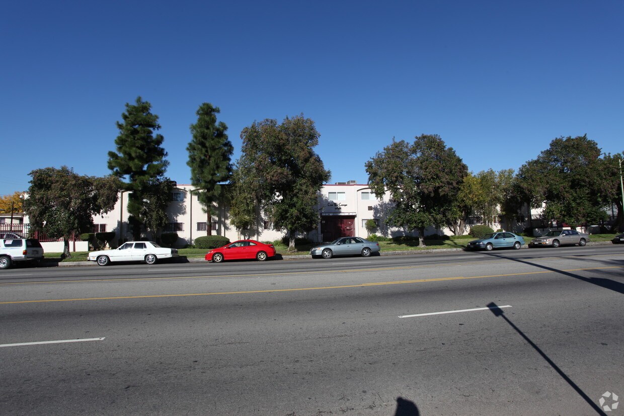 Building Photo - Casa De Canoga Apartments