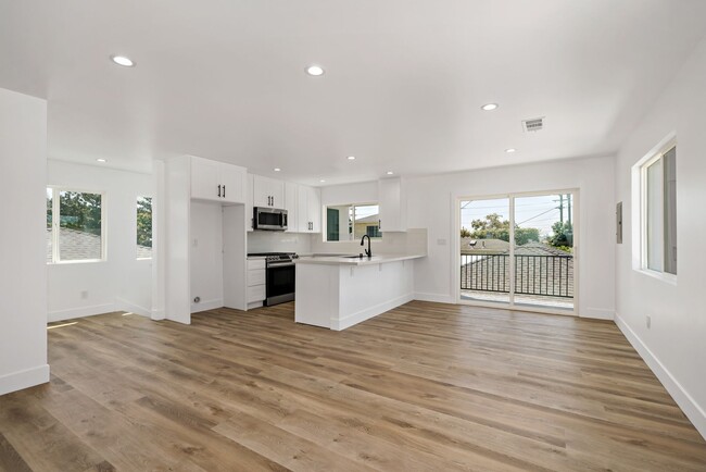 Building Photo - 4723 Albury