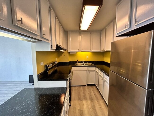 Building Photo - Makiki 1-bedroom