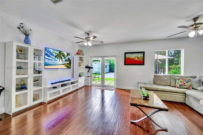Foto del edificio - 2420 SW 15th St