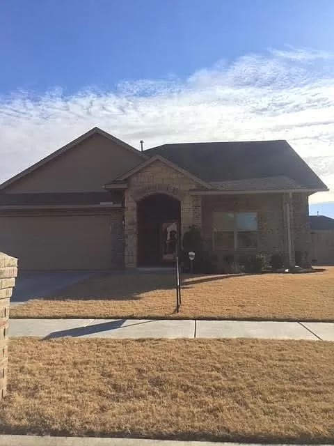 Photo - 904 SW 13th St (Moore, OK)