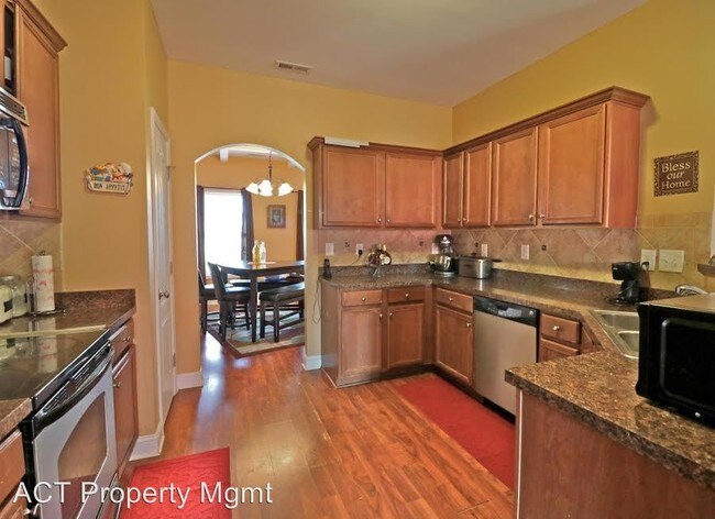 Building Photo - 497 Equestrian Way