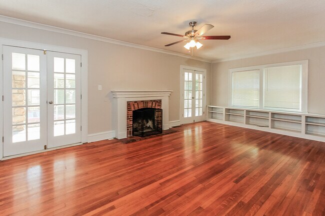 Foto del edificio - 1163 E 77th Terrace