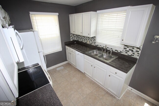 Building Photo - 222 Beechwood Cir