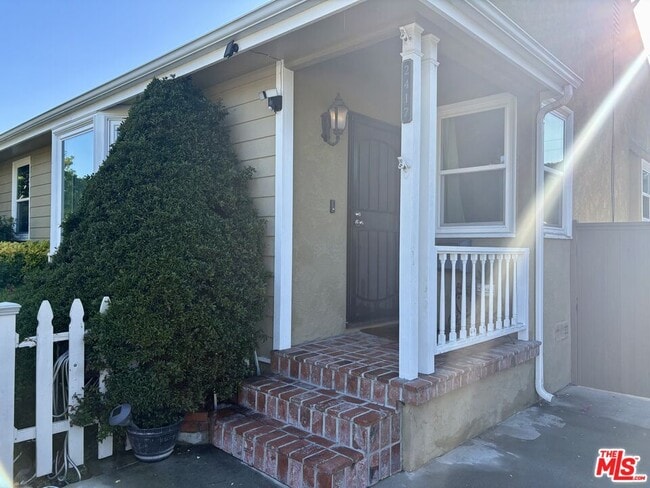 Building Photo - 2417 Andreo Ave