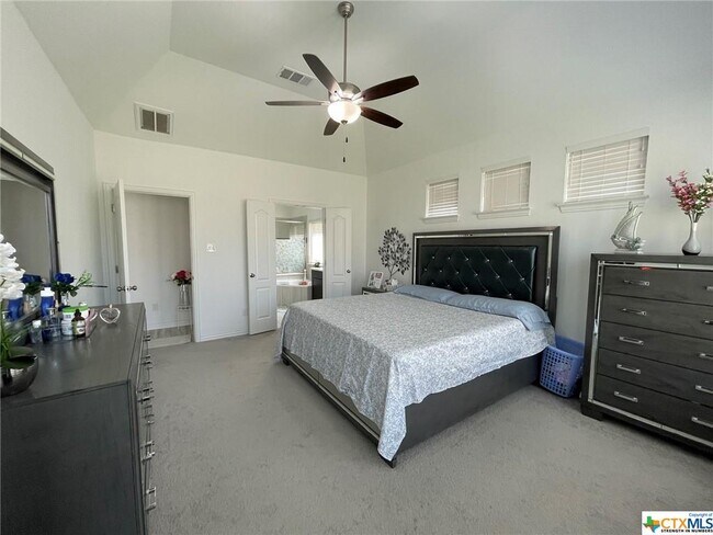 Building Photo - 733 Critty Ln