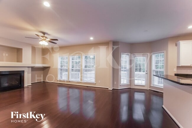 Building Photo - 2336 Equestrian Dr