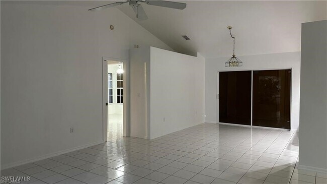Foto del edificio - 701 Arianne Ct