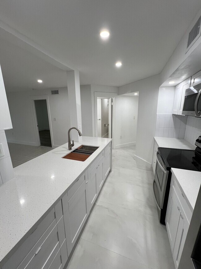 Building Photo - 10500 SW 155th Ct