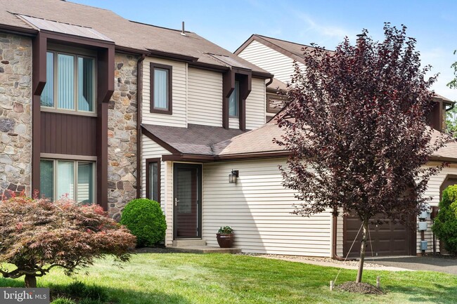 Building Photo - 704 Trowbridge Dr