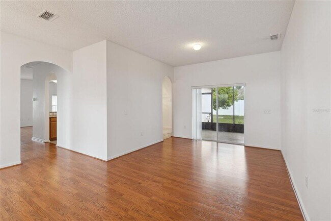 Foto del edificio - 325 Azincourt Ln