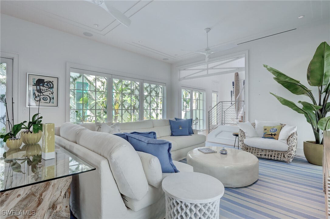 Foto principal - 942 9th Ave S