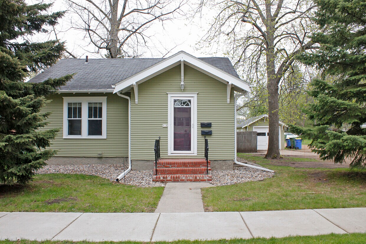918 7th Ave, Brookings, SD 57006 House Rental in Brookings, SD