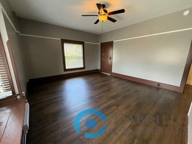 Foto del edificio - 2203 Broadway