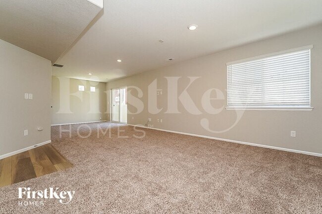 Foto del edificio - 21847 E 44th Pl