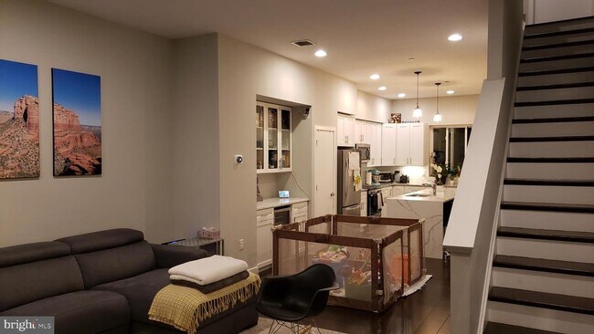Foto del edificio - 1336 N Howard St