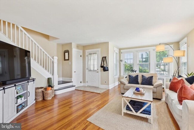 Building Photo - 149 E 11th Ave