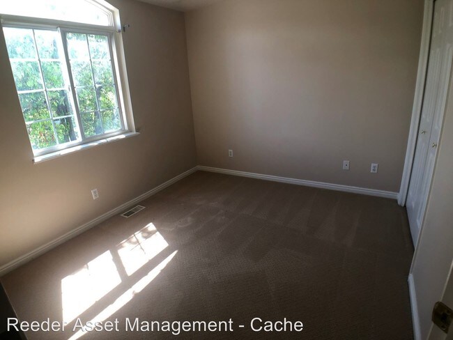 Building Photo - 3 br, 2.5 bath House - 1383 Spring Lane