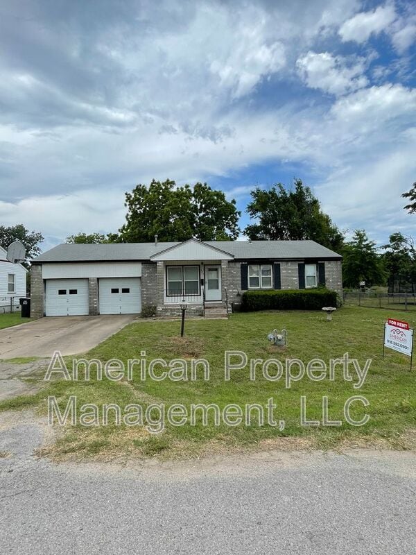 Building Photo - 523 E Duncan St