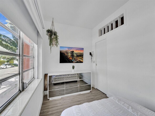 Foto del edificio - 730 12th St