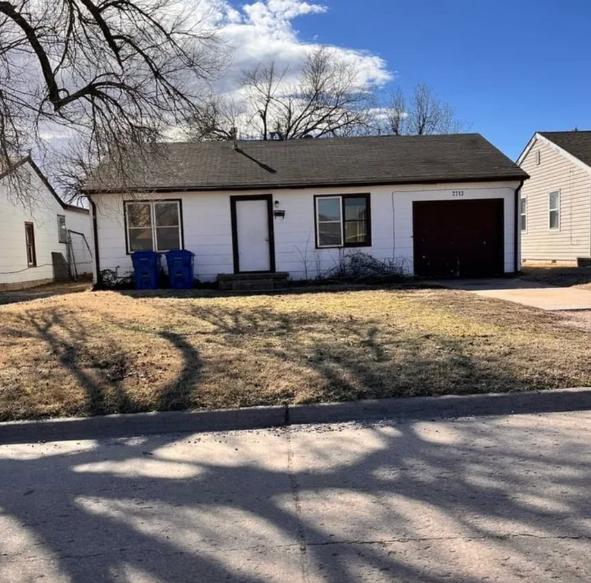 Primary Photo - 2713 W Maine St