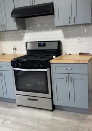 Building Photo - 748 Maple St